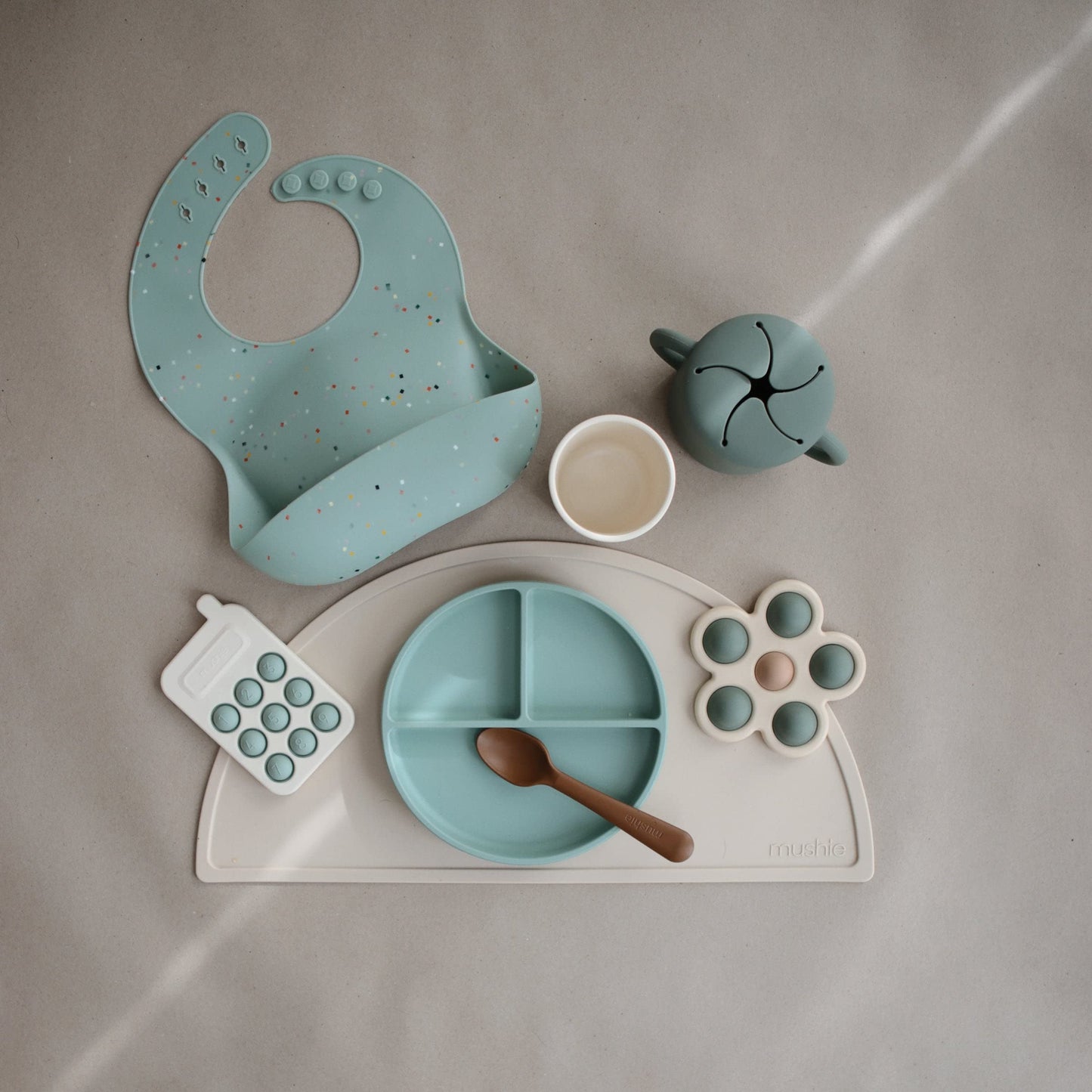 mushie Phone Press Toy (Cambridge Blue)