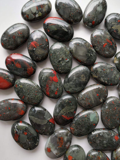 Loveliome Natural Africa Bloodstone Oval Polished Worry Stones, Healing Crystal Indoor Fountain Stones Massage Energy Anxiety Relief Items
