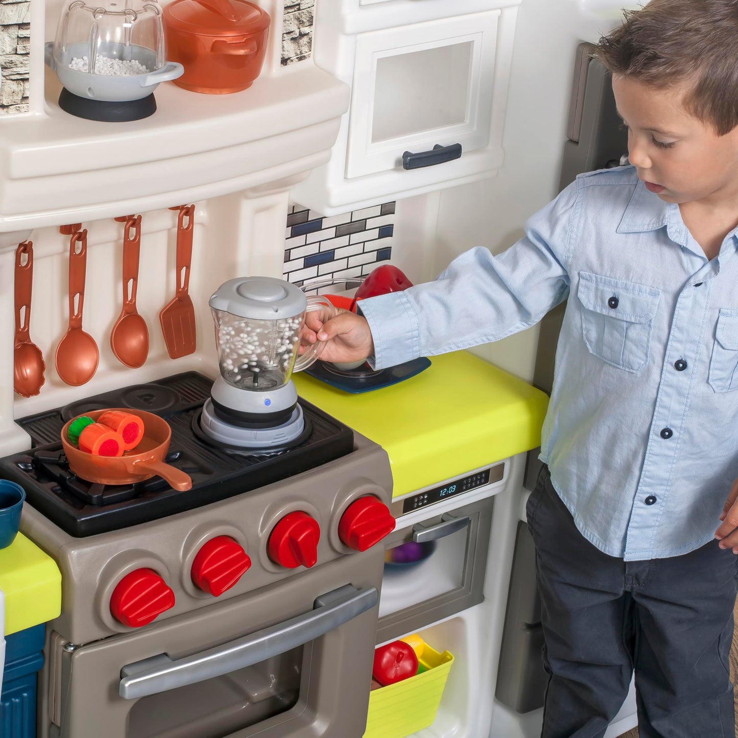 Step2 Elegant Edge Kids Kitchen Playset, Indoor/Outdoor Kitchenette, Interactive Play with Lights and Sounds, Made of Durable Plastic, Includes 78 Piece Toy Accessories, For Toddlers 3+ Years Old