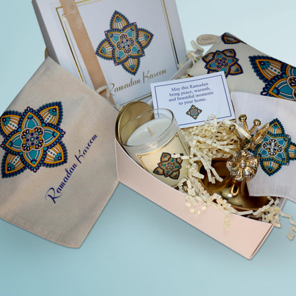 CharmLab Candle – Ramadan Kareem Gift Set, 5 Piece Islamic Home Box with 4.8 oz Scented Candle, Women’s Fabric Wallet Pouch & Decorative Dish, Ramadan & Eid Gift for Women