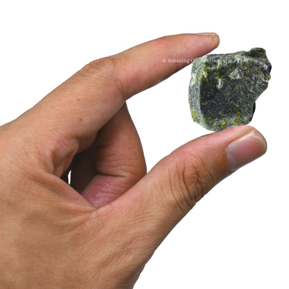 Amazing Gemstone Green Jade Raw Crystals and Healing Stones, Natural Rocks For Tumbling - DIY Raw Stones And Crystals (1 Piece)