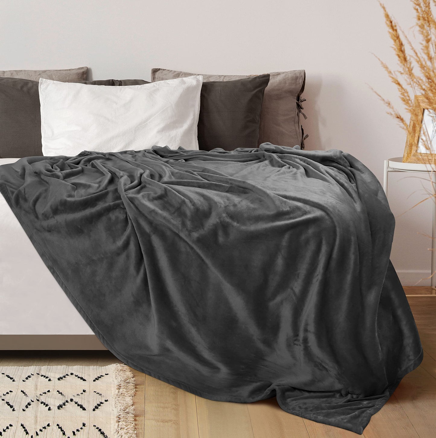 Utopia Bedding Fleece Blanket Queen Size Grey (90x90 Inches) Ultra Soft Warm Lightweight Microfiber Breathable Anti-Static Cozy Winter Bed Blanket, All-Season Home Decor Gift for Men & Women