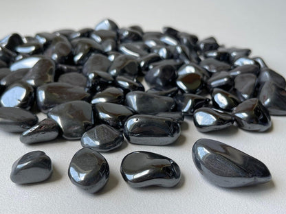 GAF TREASURES 5 Pcs Hematite Tumbled Stones, Polished Natural Hematite Gemstone, Hematite Healing Crystals (Hematite)