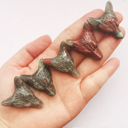 Bacatgem Natural African Bloodstone 1.37 inchs Wolf Head Pocket Crystals and Healing Stone Figurine,Haped DIY-Jewelry Pendant