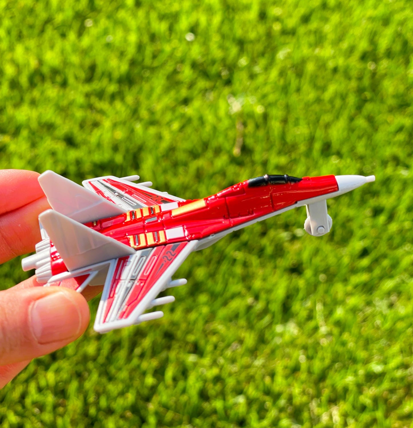 Plane Toys Airplane Toys – 12-Pack Mini Fighter Jets Set for Kids, Small Military Glide Planes, Party Favors & Gifts