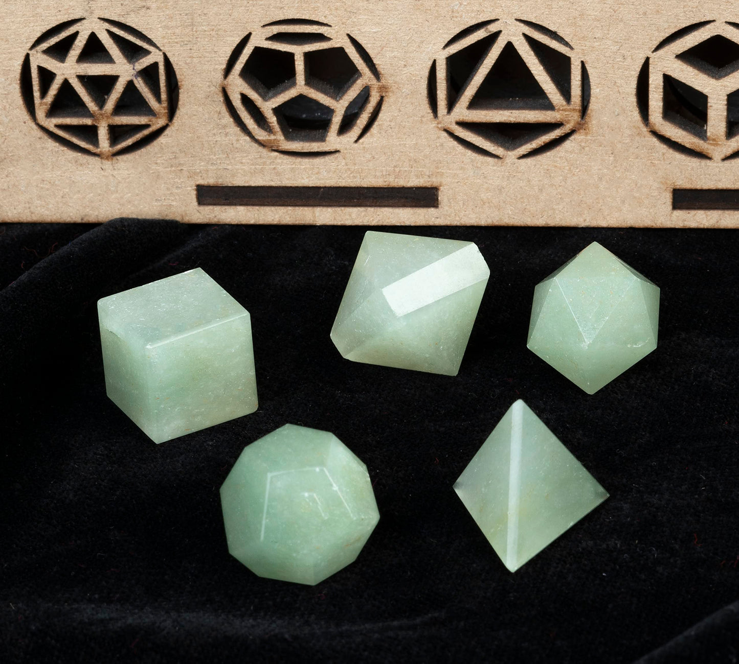 Crocon Green Jade 5Pcs Platonic Solids Crystal Geometry Set, Platonic Solids Sacred Geometric Stones for Meditation Reiki Balancing Healing Chakra Stone Cleansing Spiritual Good Luck (15-20 mm)