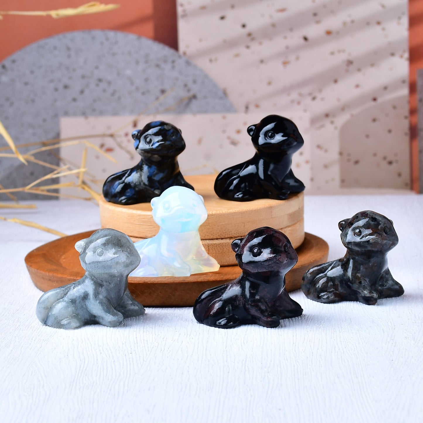 WUYOUSHI Blue Amphibole Otter Figurine - Hand Carved Healing Crystal Otter Statue, Lucky Gemstone Sculpture for Home Office Desk Decor, Spiritual Gift for Animal Lovers & Nature Enthusiasts