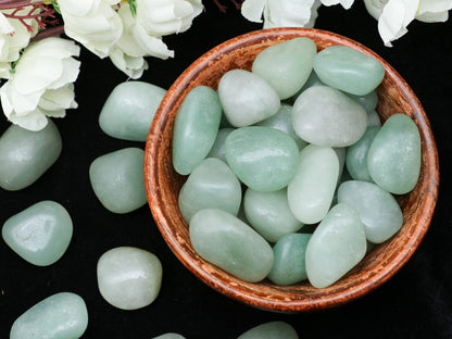 Crocon 1LB Green Jade tumbled stones and Crystals bulk 2000+ Carats natural Crystal Kit for Reiki Healing Crystal Polished, tumble stones, Chakra Balancing, Reiki Gift, Home Decor Size : 20mm
