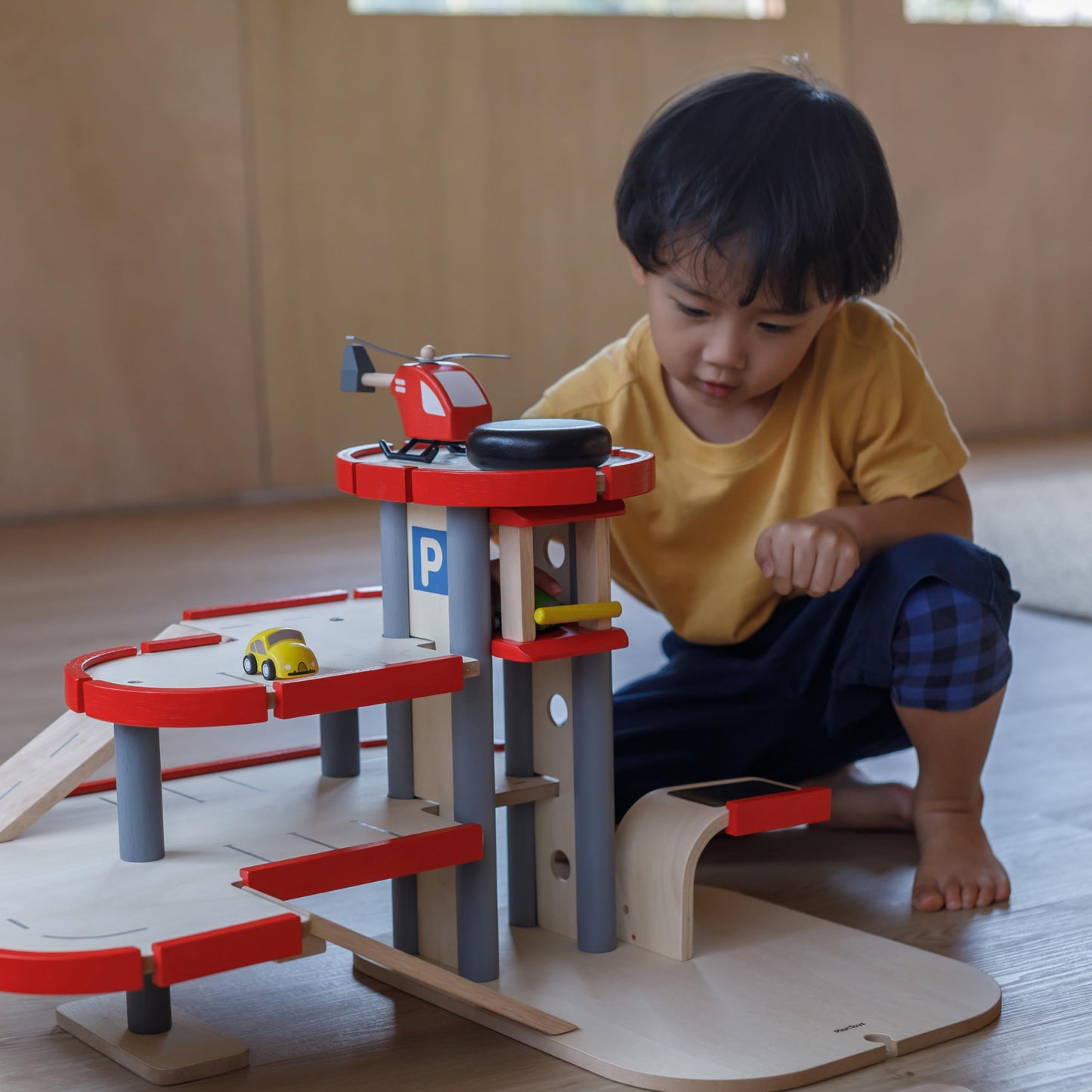 PlanToys® Wooden Helicopter Toy | Montessori Imaginative Play, Cause and Effect and Fine Motor Skill Development Activity | Eco Friendly Toy for Indoor and Outdoor Play