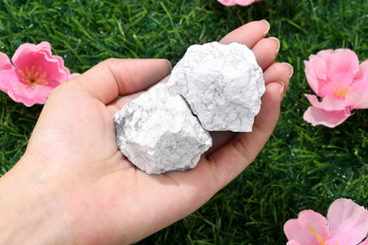 QINJIEJIE Howlite 2PCS Raw Crystals 1.8-2.2'' Natural Crystals Healing Stones Bulk Large Stones for Tumbling Cabbing Fountain Rocks Polishing Handmade DIY Decor Gifts