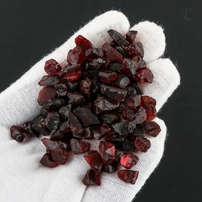 CRYSTALIS 25pcs Natural Red Garnet Raw Crystals, Loose Gemstone Wholesale Bulk Rough Jewelry Making Supply, Chakra & Healing Raw Stones, Wire Wrapping, DIY, Gem Collection, Size : 5-8mm