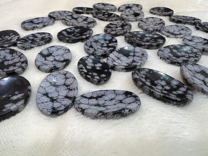 GEMSCITE Snowflake Obsidian Thumb Worry Stones Metaphysical Gemstone Crystal Healing Reiki Men Women Gift FENG Shui Positive Energy Love Wellness Palm Stones Wicca Powerful