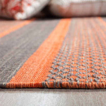 SAFAVIEH Kilim Collection Accent Rug - 4' x 6', Dark Grey & Orange, Handmade Flat Weave Wool, Ideal for High Traffic Areas in Entryway, Living Room, Bedroom (KLM952C)