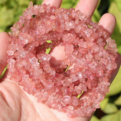 400pcs Natural Chip Stone Beads for Jewelry Making Strawberry Quartz 5-8mm Irregular Gemstones Healing Crystal Loose Rocks Bead Hole Drilled for Ring Earrings Necklace Bracelet Making DIY Art Crafts