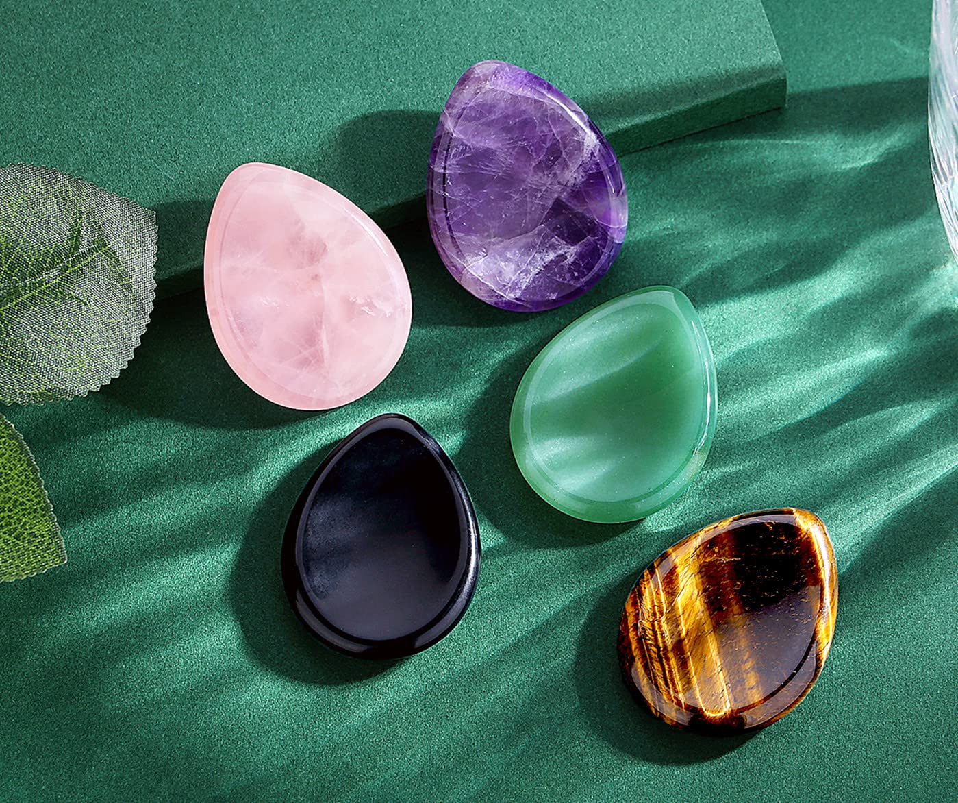 QINJIEJIE 2PCS Worry Stone Rose Quartz Hand Carved Thumb Stones Pocket Gemstones Healing Crystals Sets Green Aventurine Meditation Crystal Reiki Natural Relax Palm Stone for Anxiety Therapy Relief