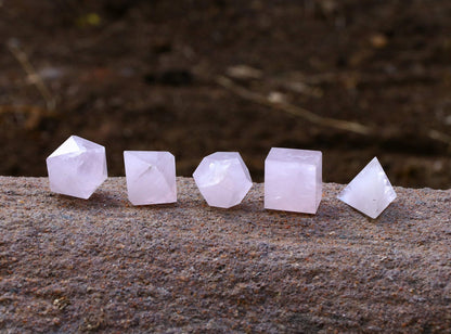 Crocon Rose Quartz 5Pcs Platonic Solids Crystal Geometry Set, Platonic Solids Sacred Geometric Stones for Meditation Reiki Balancing Healing Chakra Stone Cleansing Spiritual Good Luck (15-20mm)