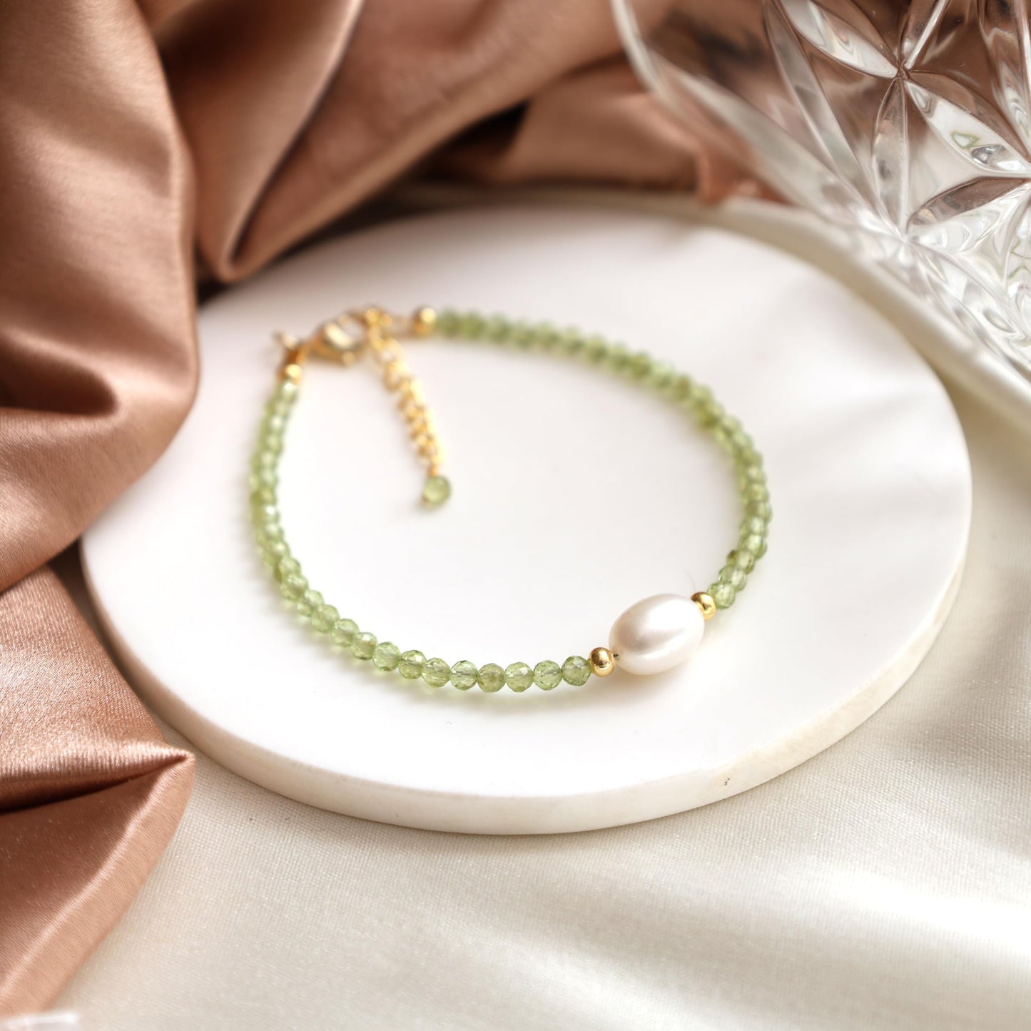 Gempires Green Peridot Beaded Bracelet with Freshwater Pearl Handmade Jewelry August Birthstone Gifts Hypoallergenic 7.5 Inch Gold Plated Lightweight Elegant Bracelets Gifts for Women