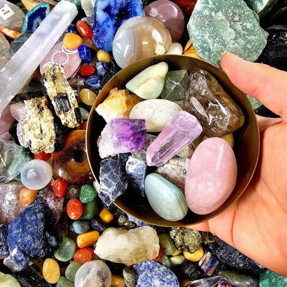 1Lb（200PCs +） Mystery Crystals and Healing Stones, Natural Healing Crystals Surprise Gift Set for Meditation, Reiki, Home Decor