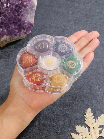 MANIFO 7 Chakra Crystal Stones Set Healing Crystals Gemstones with Heart Shape Engraved Chakra Symbol Polished Chakra Stone for Meditation Balancing Gift for Christmas