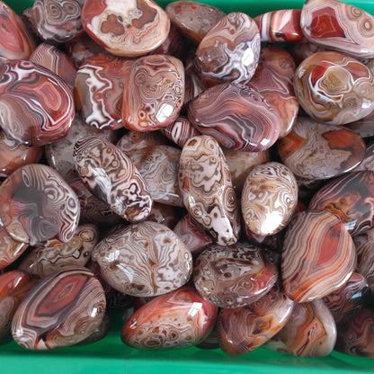 Natural Polished Banded Lace Agate Healing Crystal Specimen Irregular Palm Worry Stones Pebble Reiki Madagascar Collection Gifts Decor 1pc.（0.22-0.28 Pound