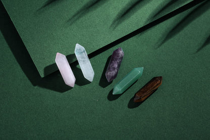 10PCS Healing Crystals Stones Sets Natural Amethyst Rose Quartz Clear Quartz Tiger Eye Reiki Gemstones Bulk Hexagonal Points Energy Balancing Chakra Meditation Therapy Gift