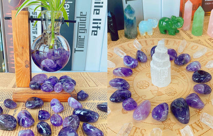 QINJIEJIE 0.9 LBS Amethyst Polished Stones Tumbled Crystals Bulk Gemstones 0.6-1" Irregular Stone Natural Reiki Healing Crystal for Plants Succulents Vase Filler Decoration Energy Witchcraft Gifts