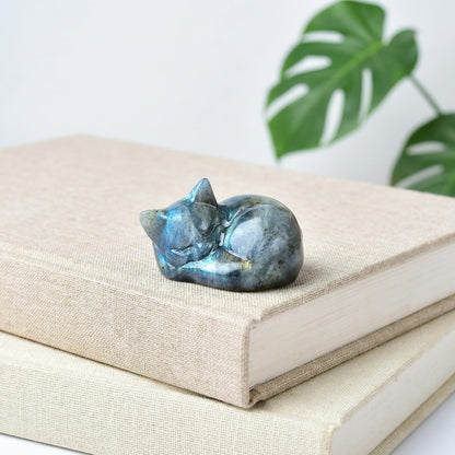 RUIJINGYUAN Labradorite Cat Statue - 2 Inch Hand Carved Healing Crystal Figurine, Sleeping Cat Stone Sculpture for Desk Decor, Office Home Gift for Cat Lovers