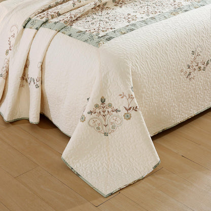 vctops 3 Piece Farmhouse Patchwork Quilt Set Oversized Queen, Elegant Floral Embroidered Cotton Quilted Bedspread Coverlet Lightweight Reversible Bedding Cover with 2 Pillow Sham (98x106 in)