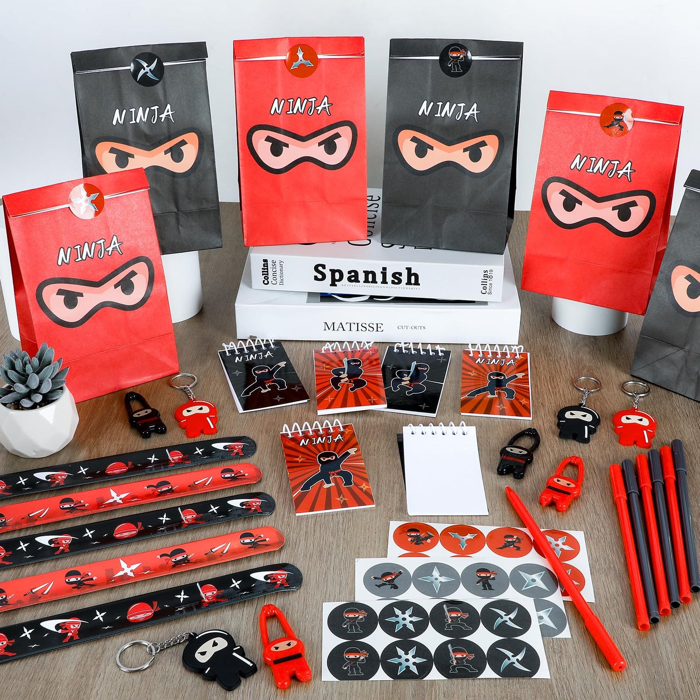 84pcs Karate Party Favor Set Red Black Karate Paper Bag Notepad Pen Slap Bracelets Key Chain TPR Stretchy Flying Toys Stickers Party Supplies for Boys Girls Birthday Classroom Activities Decorations