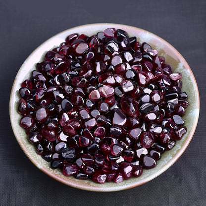 SigMntun Polished Garnet Crystal Chips 200 Pcs - 0.3" 10 oz Tumbled Stone Chips Crushed Sea Glass Stones Healing Reiki Crystal Jewelry Making Home Decoration