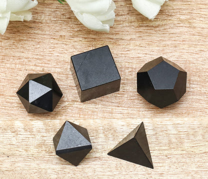 Crocon Black Tourmaline 5Pcs Platonic Solids Crystal Geometry Set, Platonic Solids Sacred Geometric Stones for Meditation Reiki Balancing Healing Chakra Stone Cleansing Spiritual Good Luck (15-20 mm)