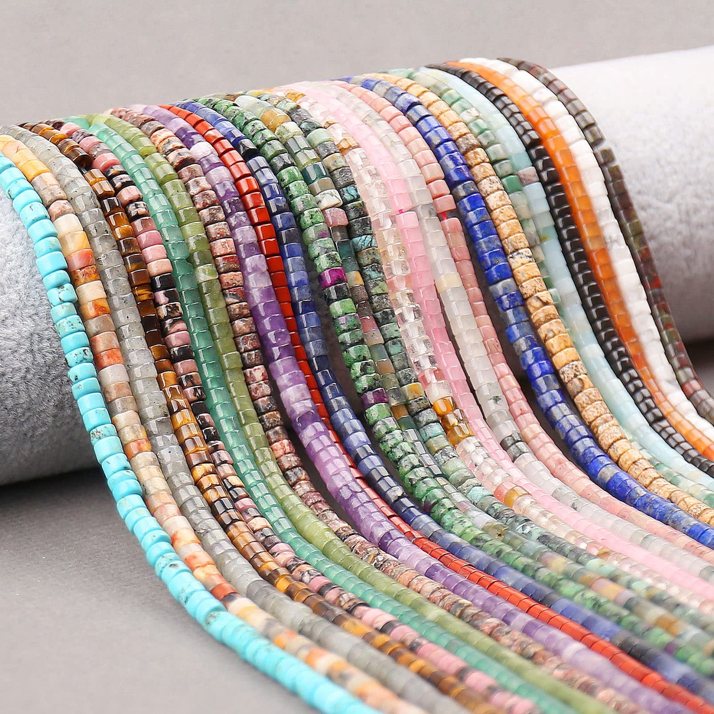 BONNY BOXX 150PCs Natural Watermelon Rind Spacer Beads, Loose Semi Precious Flat Round Gemstone Heishi Disc Stone Beads for Beading Jewelry Making 4mm*2mm