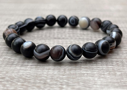 GAF TREASURES Banded Agate Matt Crystal Bead Bracelet 8mm, Genuine Banded Agate Matt Stretch Gemstone Bracelet, Healing Crystal Bracelet, Gift for Men & Women (1)