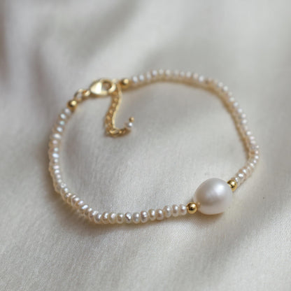 Gempires Handmade Freshwater Pearl Bracelet for Women 14k Gold-Plated Beaded Jewelry Dainty Stackable Boho Bracelet June Birthstone Gift Hypoallergenic Elegant Pearl Bracelet