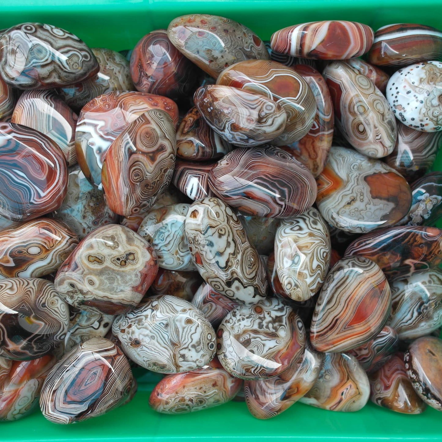 Natural Polished Banded Lace Agate Healing Crystal Specimen Irregular Palm Worry Stones Pebble Reiki Madagascar Collection Gifts Decor 1pc.（0.22-0.28 Pound