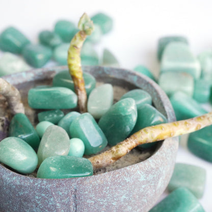 XMHOME 3 Pounds Green Aventurine Tumbled Stones - Polished Green Crystals for Vase Filler, Luck, and Decoration