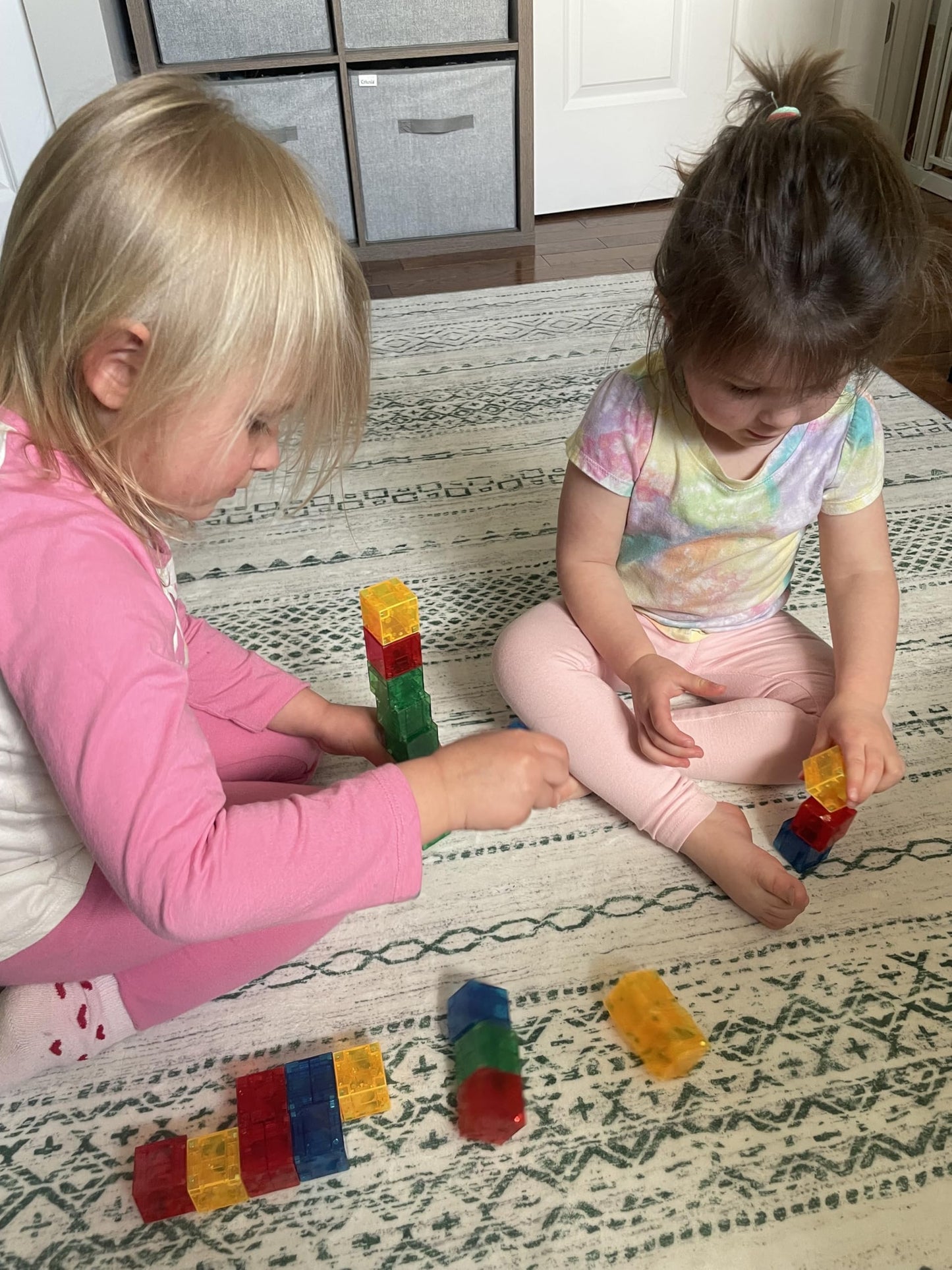 Crayola Bold Magnetic PIP Cubes, Mini Magnetic Blocks Playset, STEM & Montessori Building & Educational Toys for Kids, Travel Toys for Boys and Girls Ages 3+, 27-Piece Set