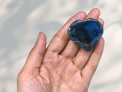 Amazing Gemstone Blue Onyx Agate Crystal Heart Palm Stone - Pocket Massage Worry Stone for Natural Body Chakra Balancing, Reiki Healing and Crystal Grid