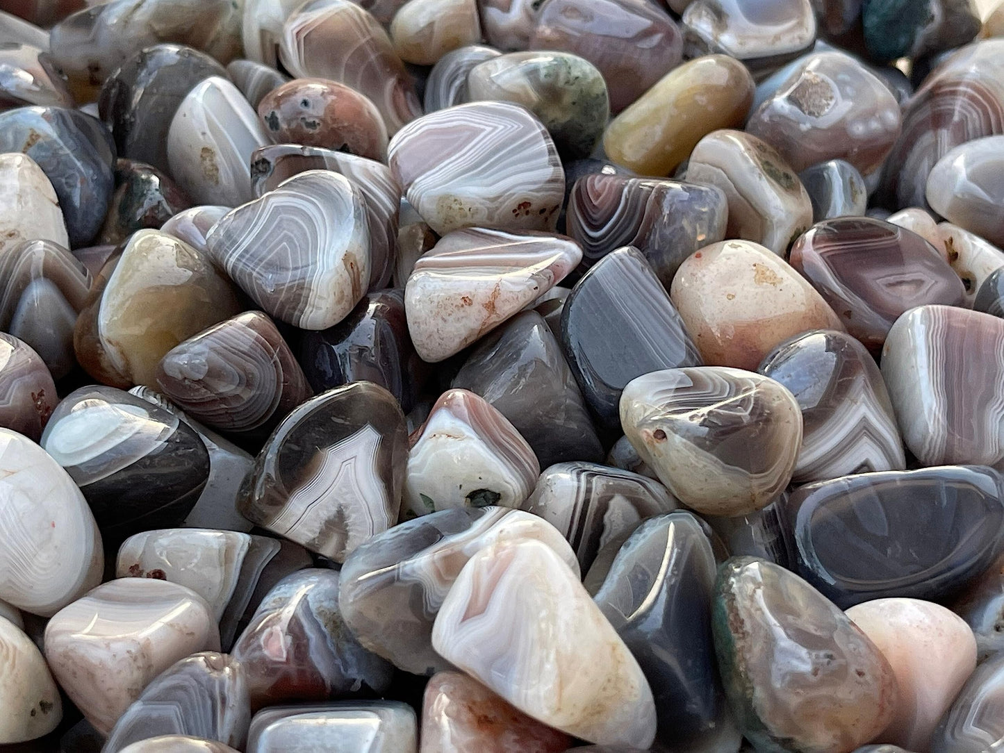 GAF TREASURES 5 Pcs Botswana Agate Tumbled Stones, Polished Natural Botswana Agate Gemstone, Botswana Agate Healing Crystals (Botswana Agate)