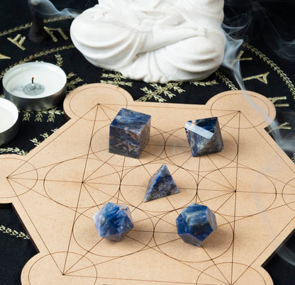 Crocon Sodalite 5Pcs Platonic Solids Crystal Geometry Set, Platonic Solids Sacred Geometric Stones for Meditation Reiki Balancing Healing Chakra Stone Cleansing Spiritual Good Luck (1520 mm)