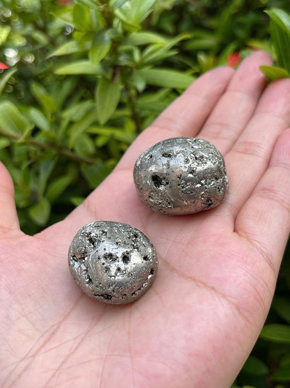 GAF TREASURES 5 Pcs Pyrite Tumbled Stones, Polished Natural Pyrite Gemstone, Pyrite Healing Crystals (Pyrite)