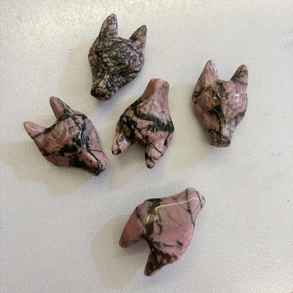 Bacatgem Natural Rhodonite 1.57 inchs Wolf Head Pocket Crystals and Healing Stone Figurine,Haped DIY-Jewelry Pendant