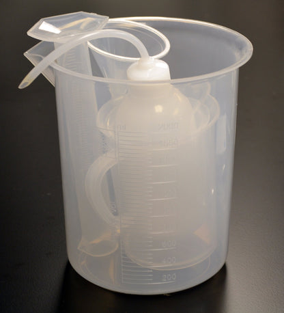 Laboratory Plastic Bath Kit for Future Scientists - Measure, Squirt, and Pour (Beakers, Wash Bottle, Cylinder, Funnel)
