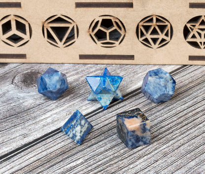 Crocon Sodalite 5Pcs Platonic Solids Crystal Geometry Set, Platonic Solids Sacred Geometric Stones for Meditation Reiki Balancing Healing Chakra Stone Cleansing Spiritual Good Luck (1520 mm)
