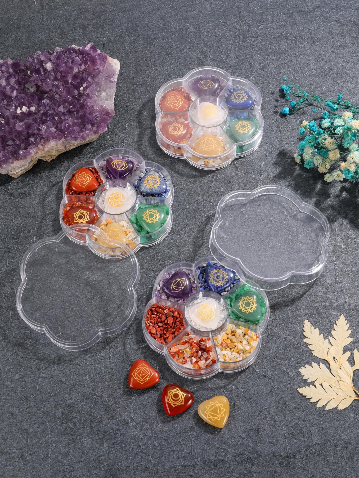 MANIFO 7 Chakra Crystal Stones Set Healing Crystals Gemstones with Heart Shape Engraved Chakra Symbol Polished Chakra Stone for Meditation Balancing Gift for Christmas