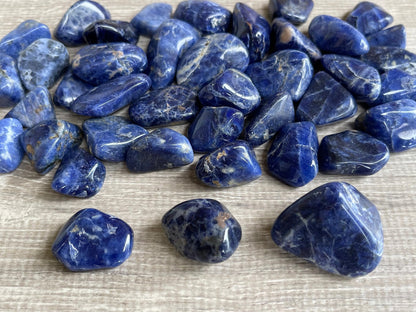 GAF TREASURES 5 Pcs Sodalite Tumbled Stones, Polished Sodalite Gemstone, Healing Crystals (Sodalite)