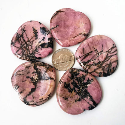 Bacatgem Natural Rhodonite Heart Chakra Thumb Worry Stone,Hand Carved Healing Crystal Shaped Stone for Anxiety Stress Relief Meditation