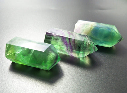 Set of 3 Pointed & Faceted Healing Crystal Wands Made of Natural Green Fluorite Stone for Reiki Chakra Meditation Therapy Décor