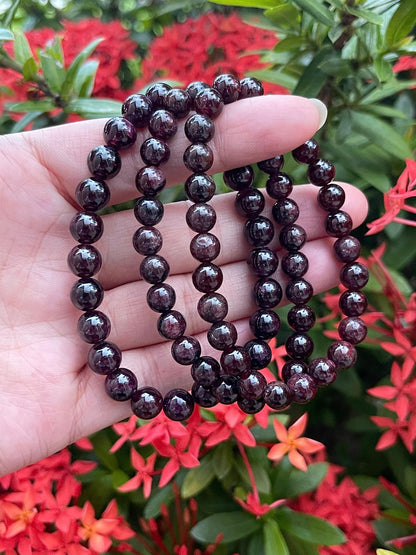 GAF TREASURES Garnet Crystal Bead Bracelet 7-8mm, Genuine Garnet Stretch Gemstone Bracelet, Healing Crystal Bracelet, Gift for Men & Women (1)