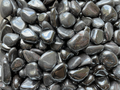 GAF TREASURES 5 Pcs Hematite Tumbled Stones, Polished Natural Hematite Gemstone, Hematite Healing Crystals (Hematite)